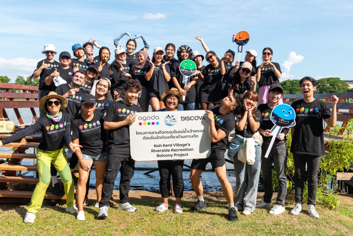 Agoda team volunteering on a community sustainability project